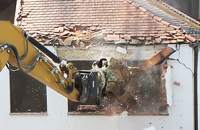 Demolición de edificaciones varias